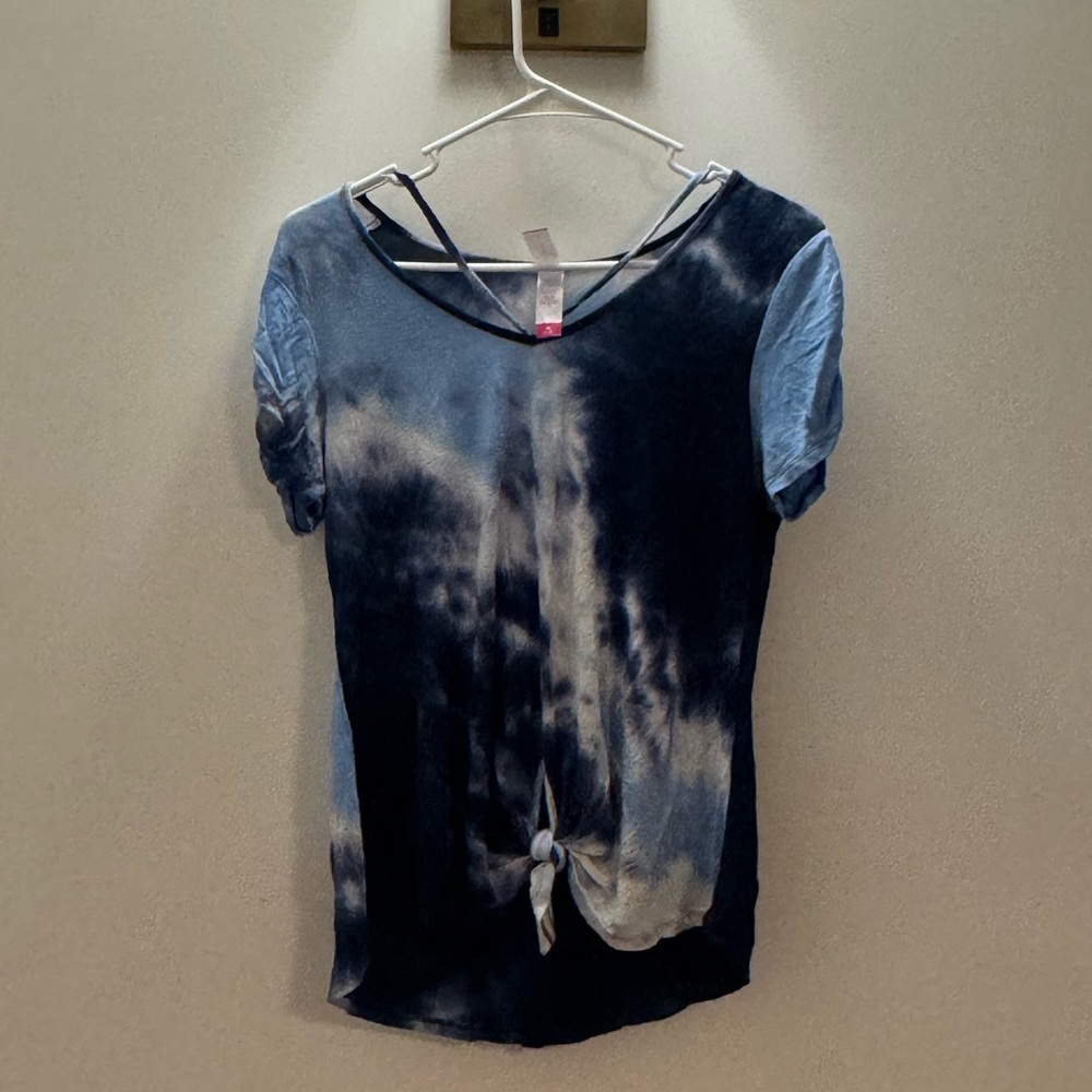 Cute blue the dye top